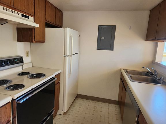 2nd image of 30 N Elm St #18156190