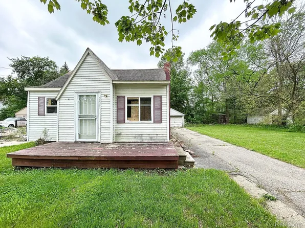 2960 Henry St, Flint, MI 48506