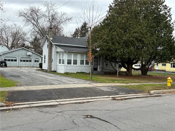 41 North St, Le Roy, NY 14482