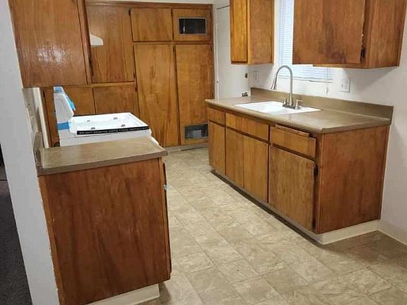5th image of 1841 Golden State Ave #9