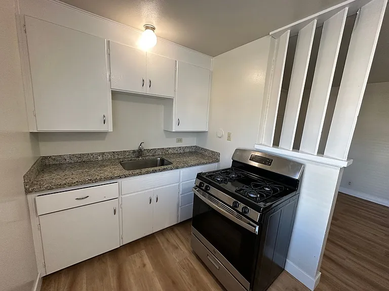 880 Park Dr — Photo 8