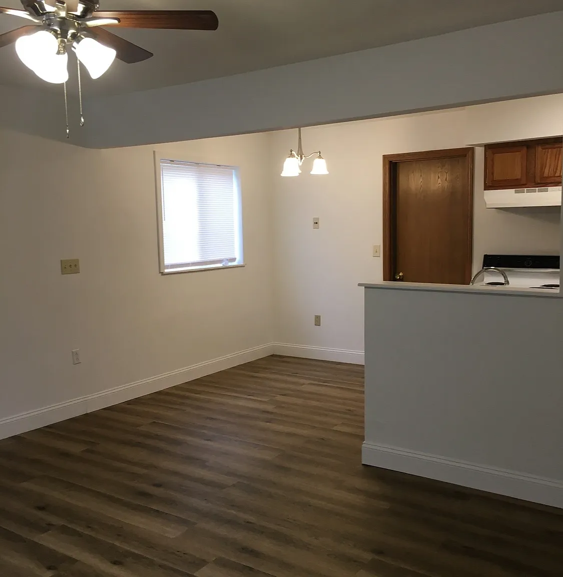 2612 Eastview Dr — Photo 1