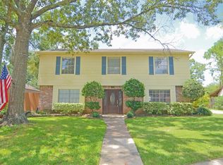 1103 Cragmore Dr, Seabrook, TX 77586