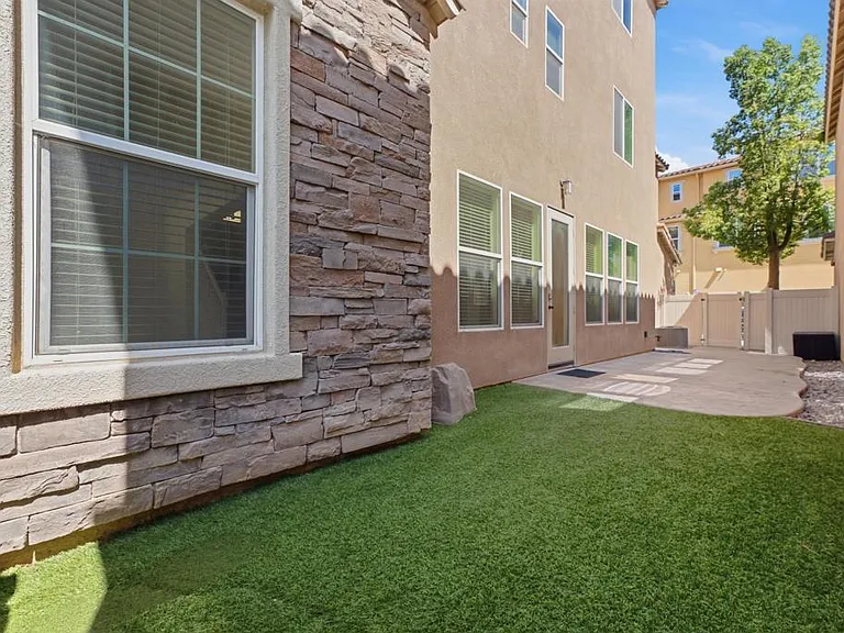 1418 Pershing Rd — Photo 24