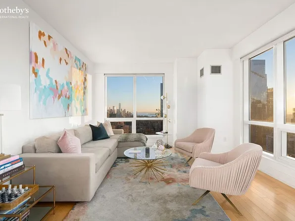 350 W 42nd St APT 44H, New York, NY 10036