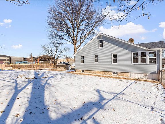 3rd image of 215 Pardella Ave