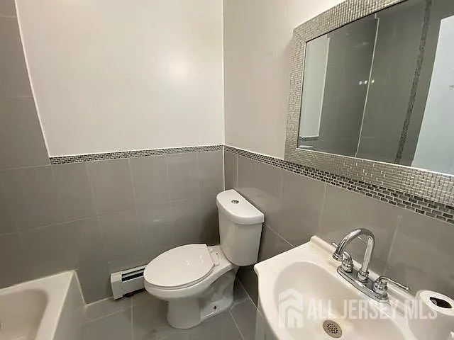 310 Somerset St — Photo 4