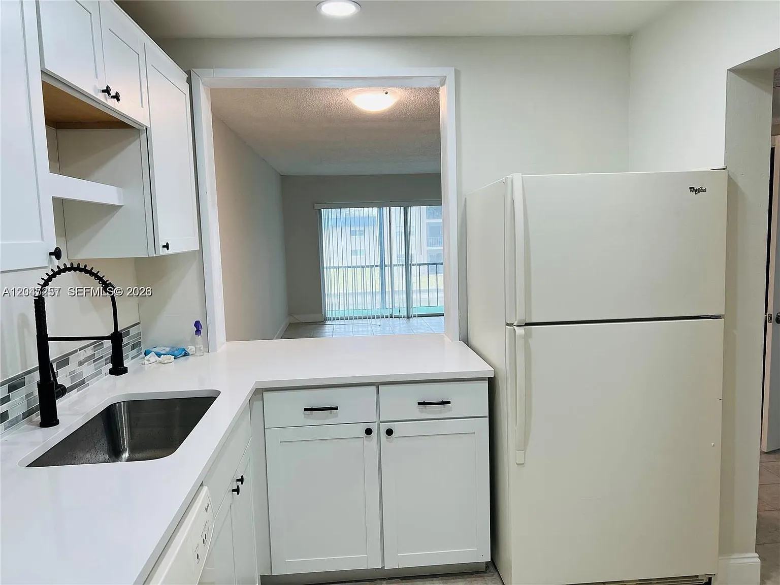 Versailles Gardens Condo — Photo 2