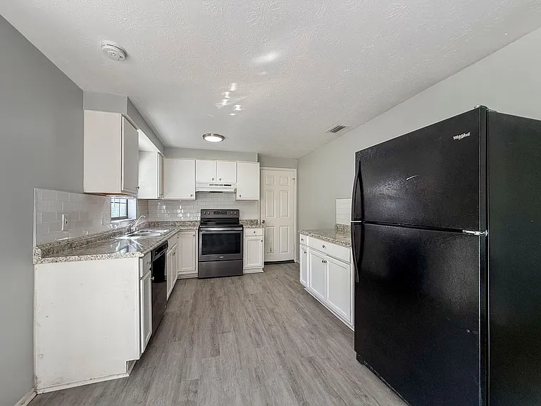 7740 Arble Dr — Photo 3