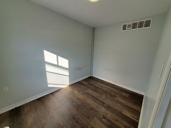 4th image of 19 Swayne St #9