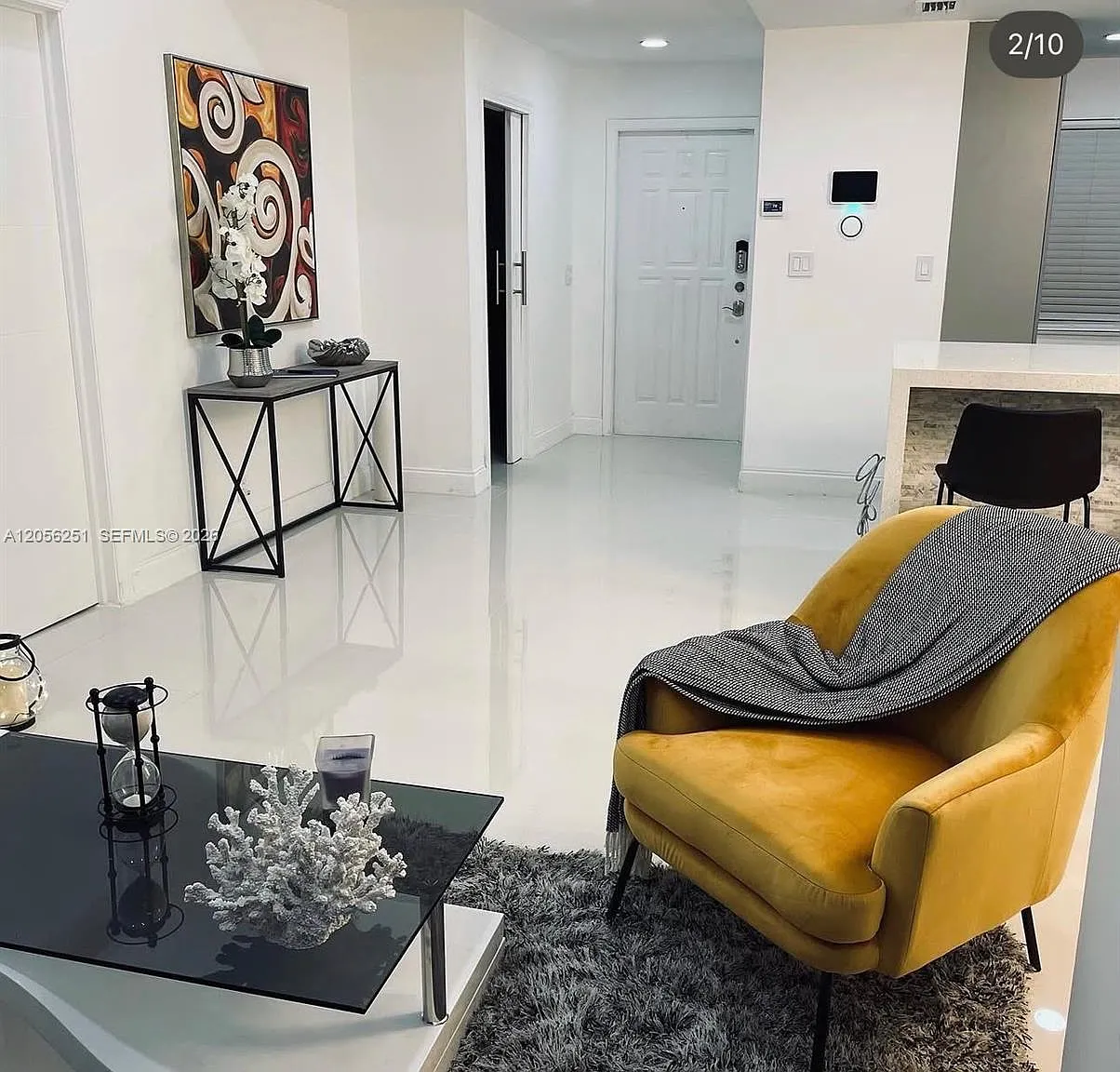 2 bed, 2.0 bath, 932 sqft, $2,900 — Photo 2