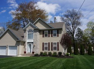 20 Wayside Ln, Lawrence Township, NJ 08648