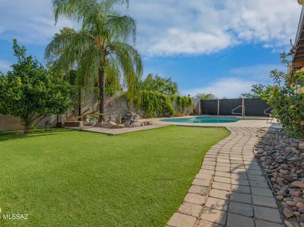 7646 E Apple Tree Dr, Tucson, AZ 85730