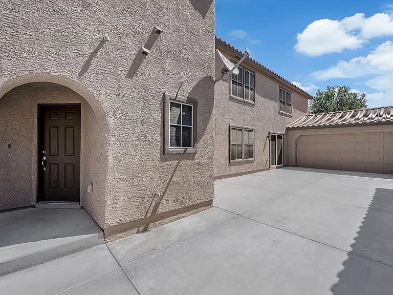 646 Monument Point St — Photo 4