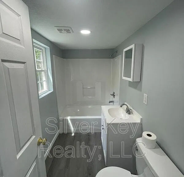 154 S Jackson St #C — Photo 5