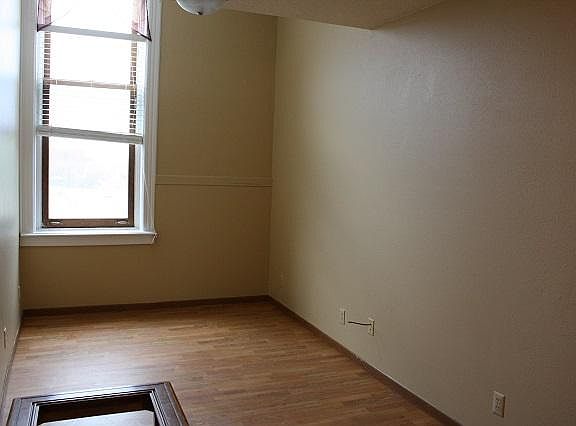 5th image of 122 Center St APT 3E