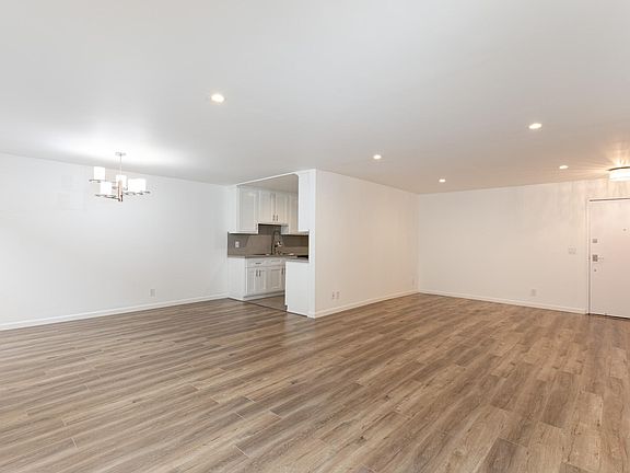 4th image of 1432 S Saltair Ave #103A