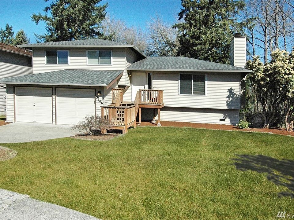 This is absolutely the BEST home on the market in the area. Large backyard. No neighbor to the right. Territorial views.  Hurry!!