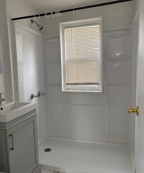 166 Rochelle Ave #2 — Photo 5