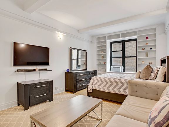 2nd image of 12 W 72nd St APT 6G