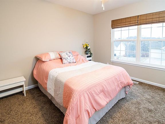 5th image of 808 Douglas St