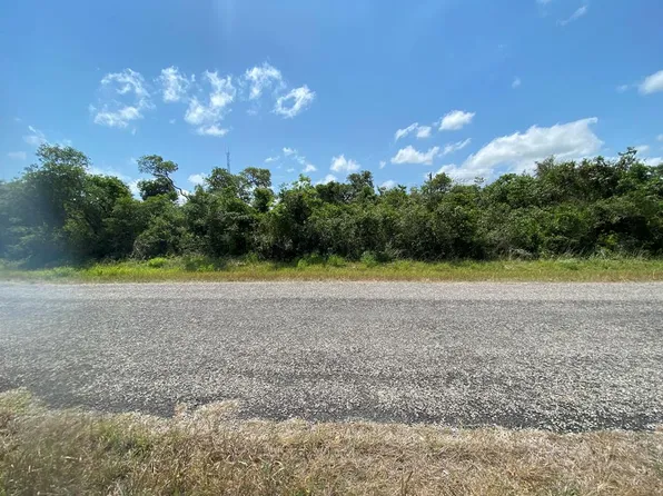 136 Saint Charles Loop W, Rockport, TX 78382