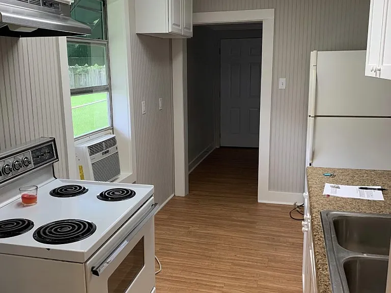 426 Cleveland St — Photo 4
