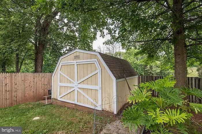 100 Elm Tree Ln — Photo 5