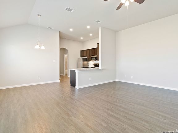 5th image of 453-455 Emma Dr.