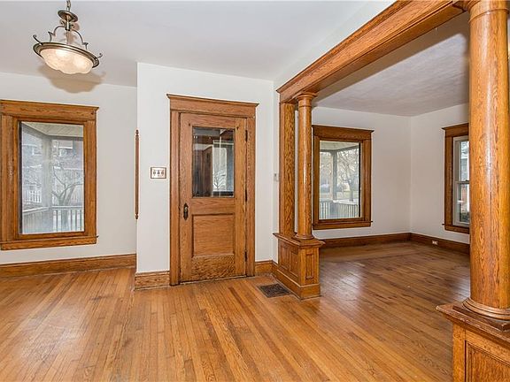 4th image of 1301 Valley Dr