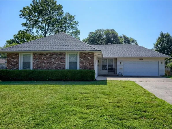 6707 Charles St, Shawnee, KS 66216
