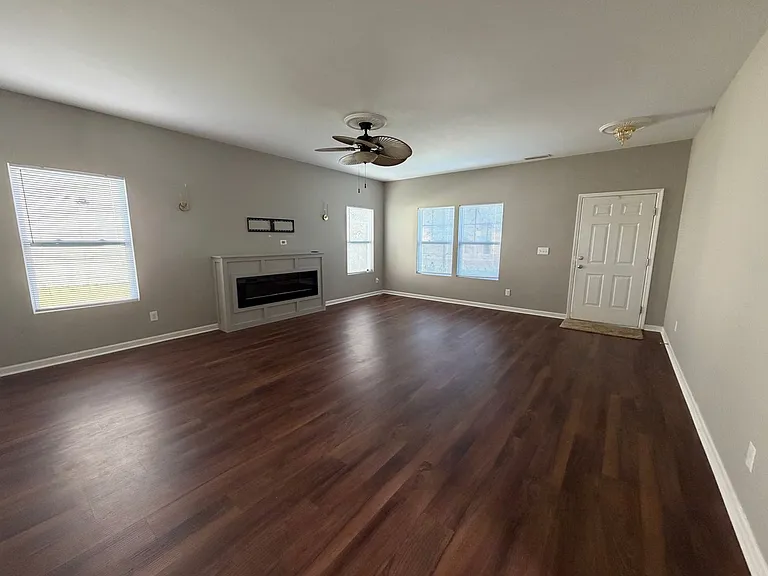 6079 Shamrock Green Dr — Photo 4