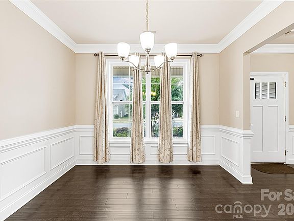 5th image of 8813 Douglas Palace Ct