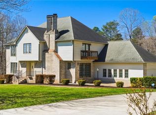 900 Warren Farm Rd, Walnut Cove, NC 27052