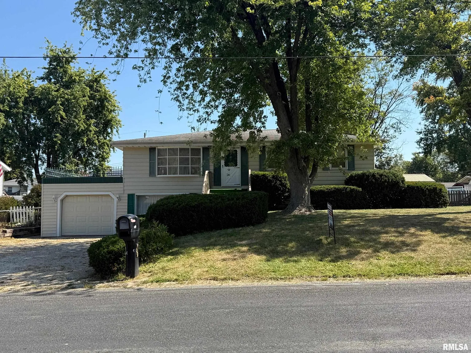405 S Summit Dr photo 1