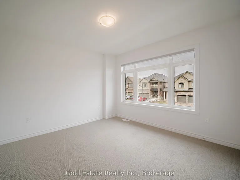 19 McLaren Ave — Photo 42