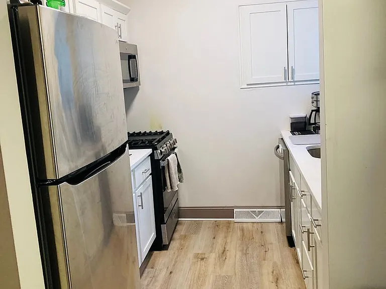 1110-1112 Sheffield Street — Photo 7