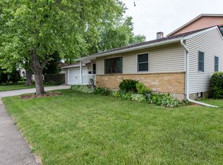 3305 Chatham Rd, Waukegan, IL 60087