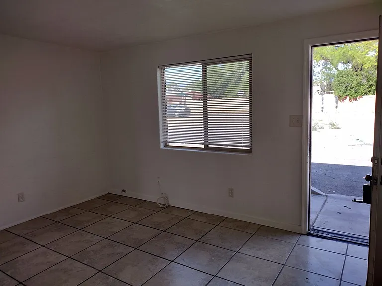 1730 E Prince Rd #4 — Photo 4
