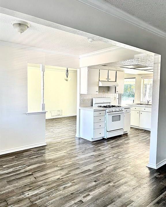 1st image of 834 Quebec Dr #834