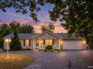 2 Vernel Dr, Fenton, MO 63026