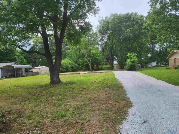 142 Macon Rd, Hazel Green, AL 35750