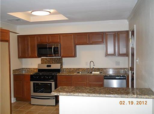 3rd image of 4933 Meadowbank Dr