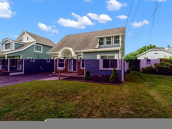 3rd image of 22482 Beach St