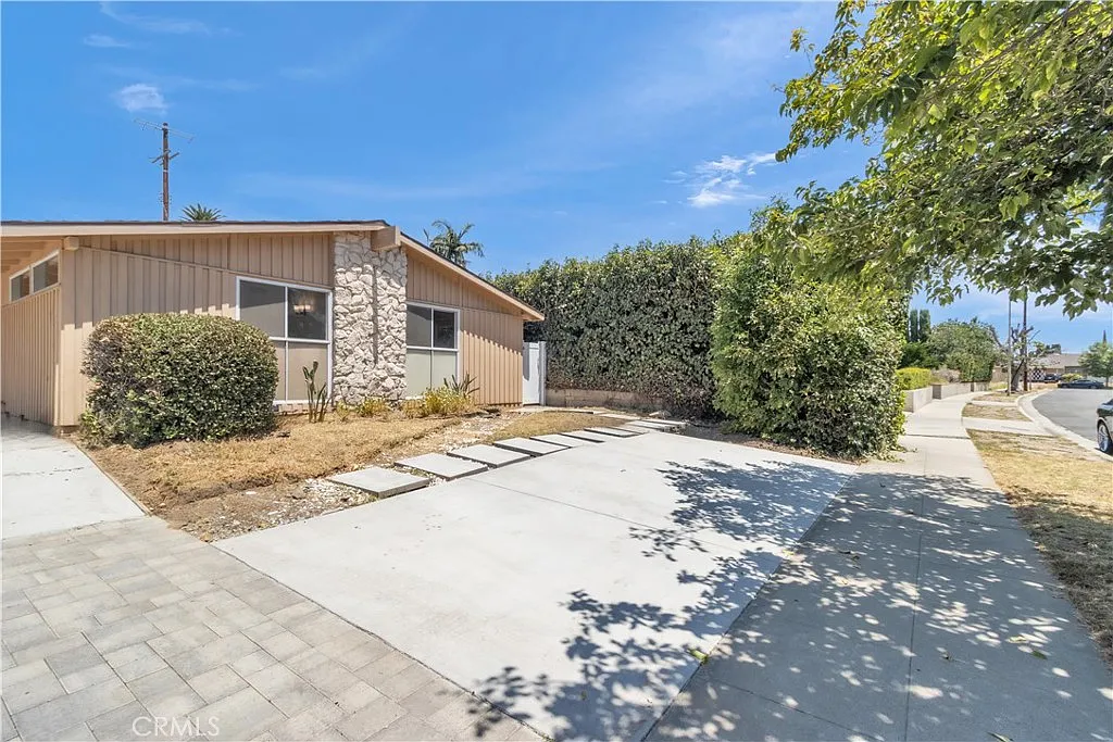 4 bed, 1560 sqft, $4,250 — Photo 3