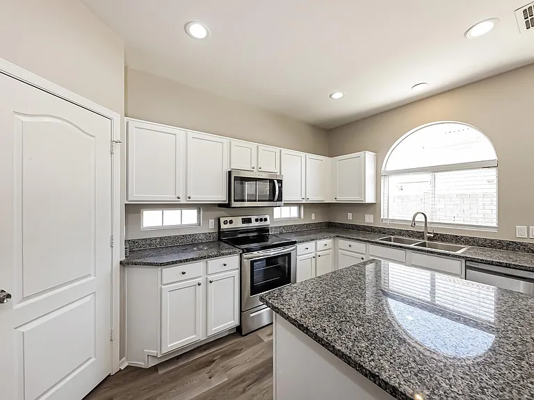 2409 S 90th Gln — Photo 6