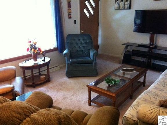 5th image of 220 Dorchester Dr