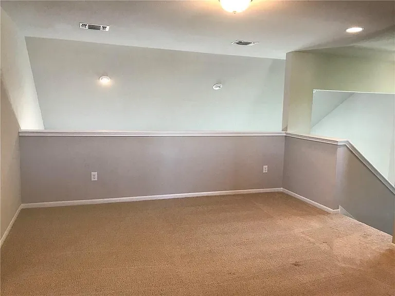 2205 Bettylou Ln — Photo 14