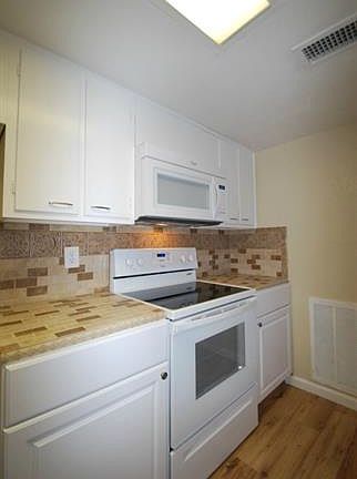 2nd image of 3121 Park Ln APT 1177
