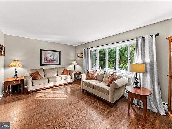 4th image of 13 McCormick Ave